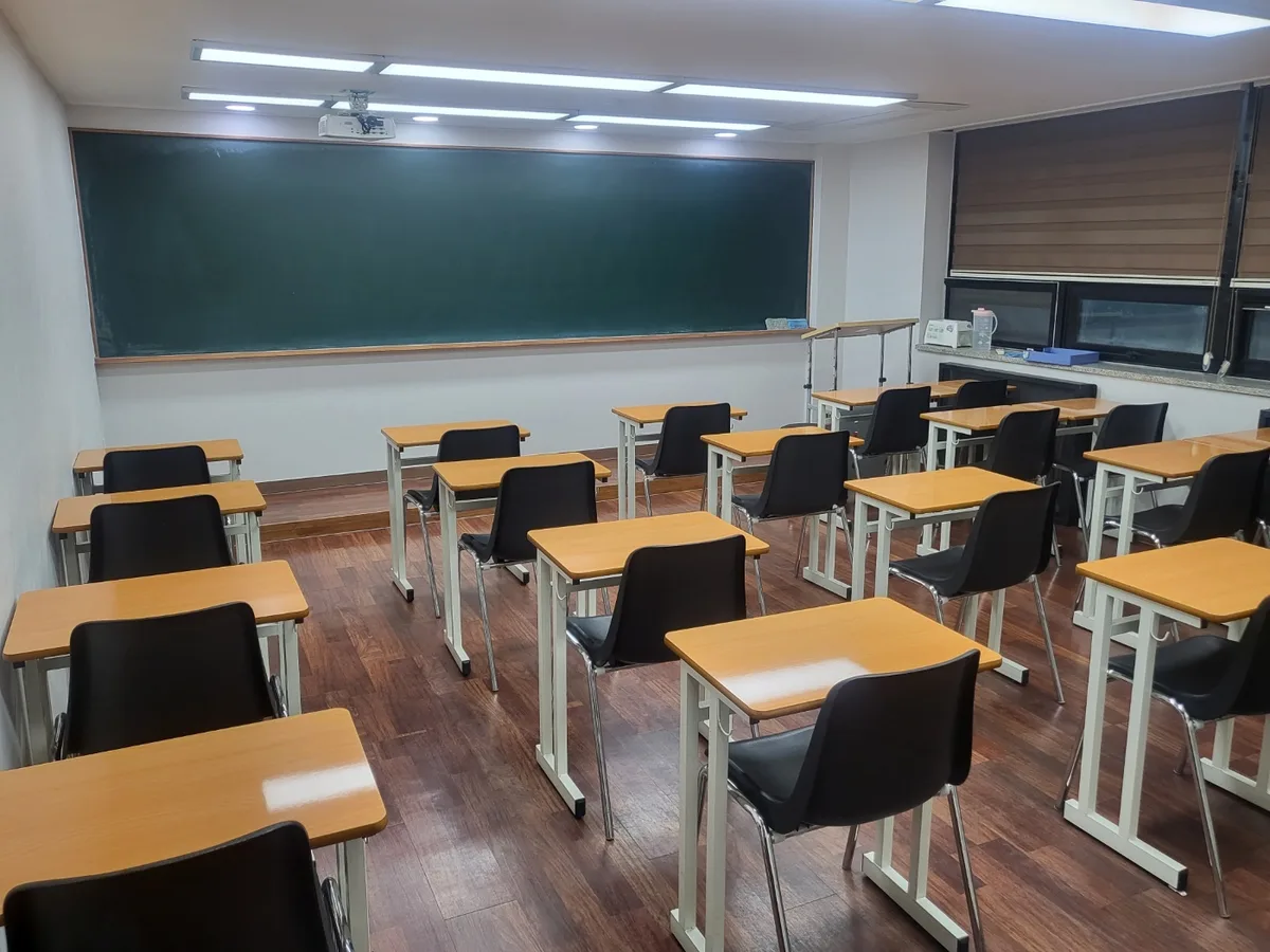 동구 방어동 스터디룸 미팅룸 장비 주변 정밀 위생청소 사례 - 행진크린