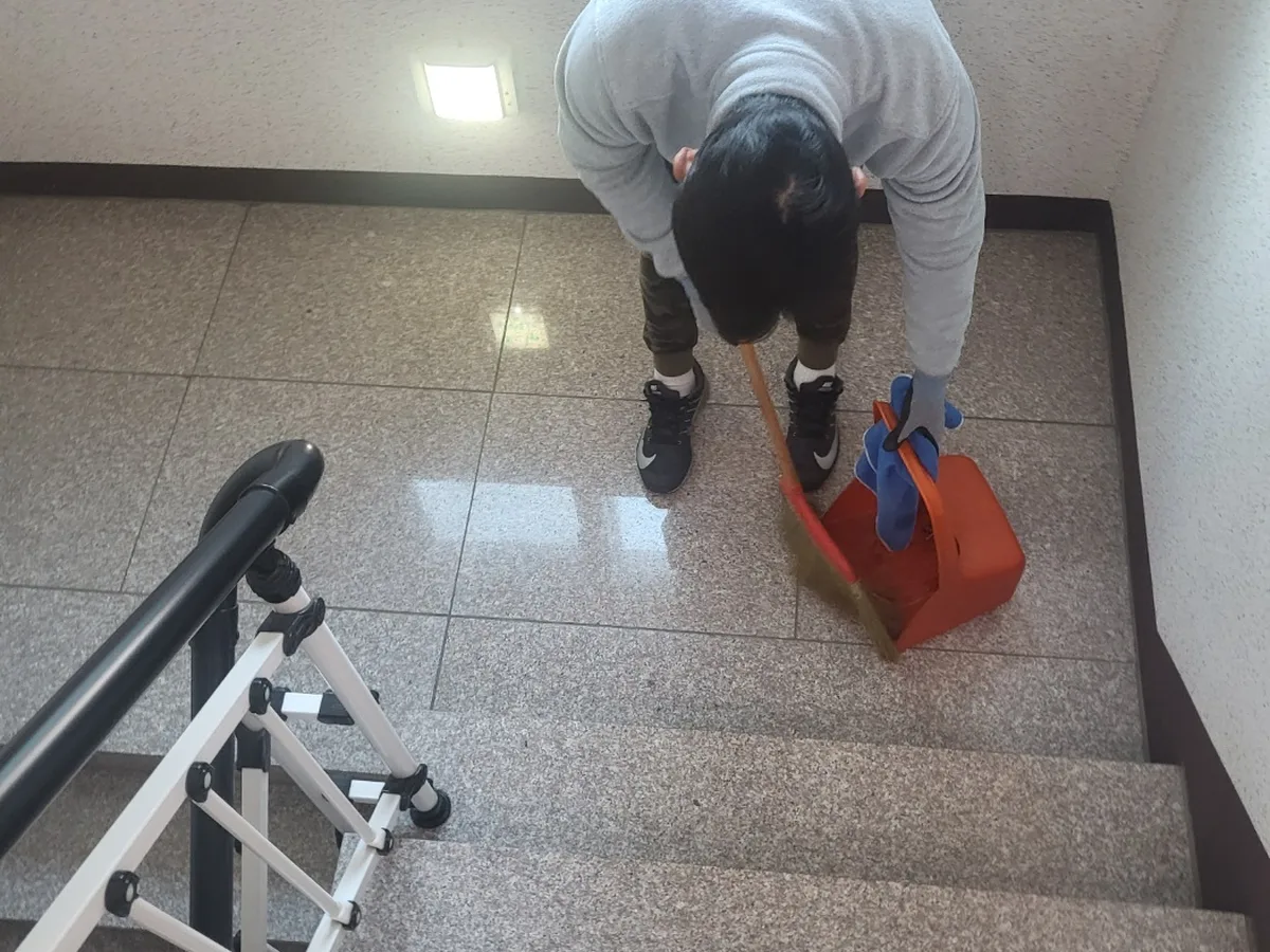 남구 매암동 빌라 공동현관 장비 주변 정밀 위생청소 사례 - 행진크린