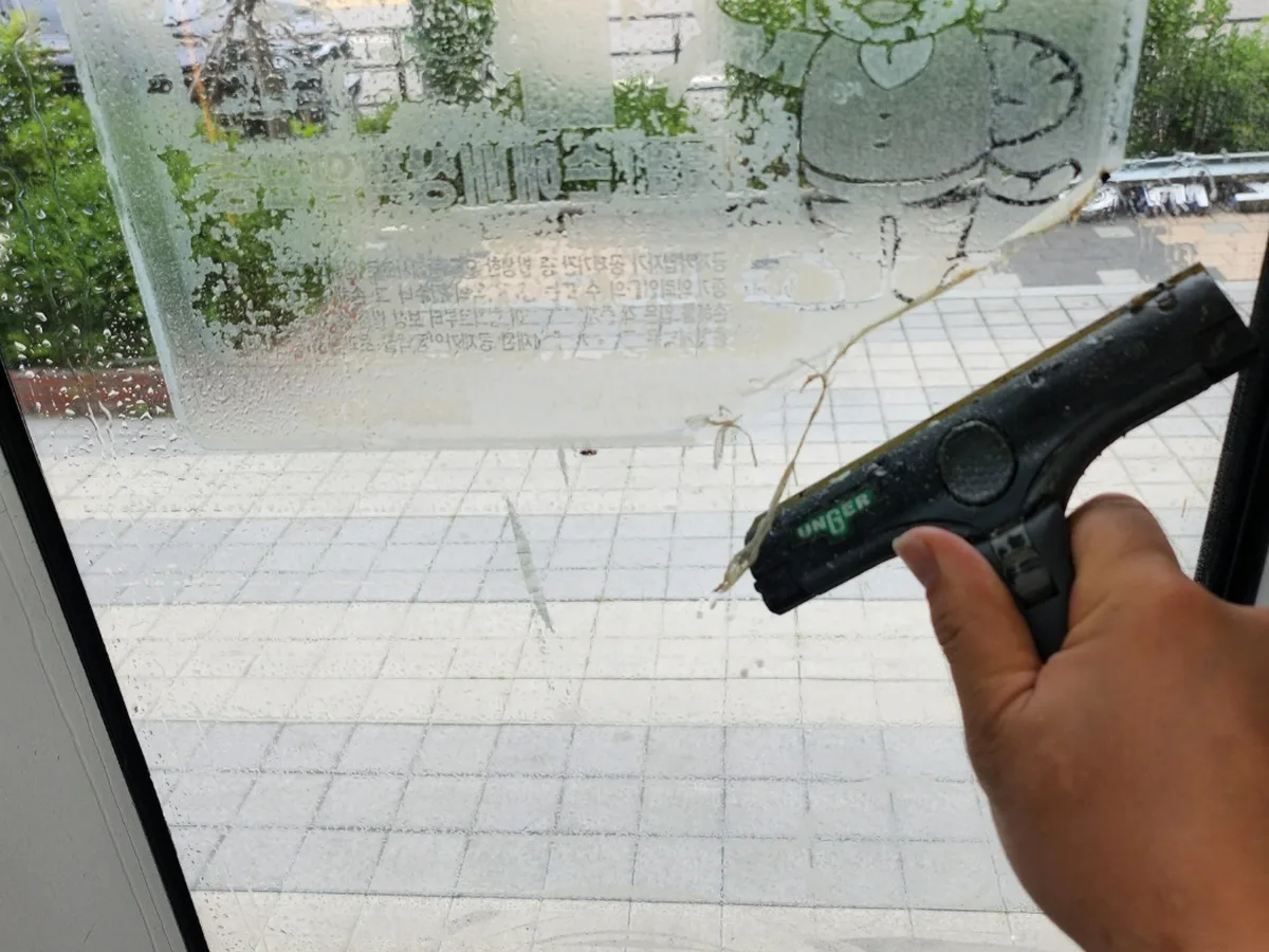 북구 명촌동 사무실 고층 외창 장비 주변 정밀 위생청소 사례 - 행진크린